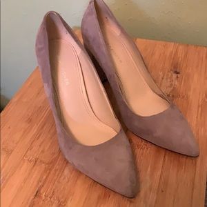 Marc Fisher - taupe suede pump sz 7